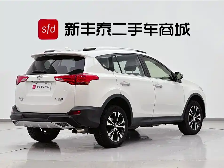 Toyota RAV4 2015 2.5L Automatic AWD Premium Edition 2015 - thumbnail 5