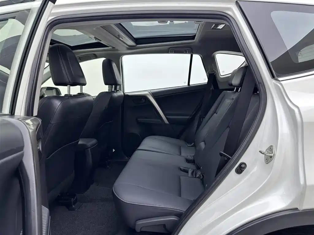 Toyota RAV4 2015 2.5L Automatic AWD Premium Edition 2015 - thumbnail 19