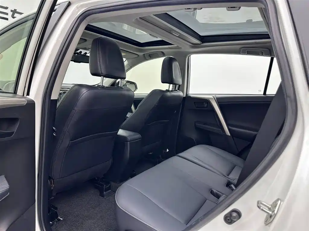 Toyota RAV4 2015 2.5L Automatic AWD Premium Edition 2015 - thumbnail 20