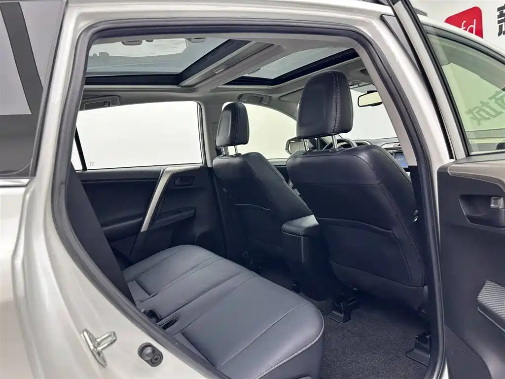 Toyota RAV4 2015 2.5L Automatic AWD Premium Edition 2015 - thumbnail 21