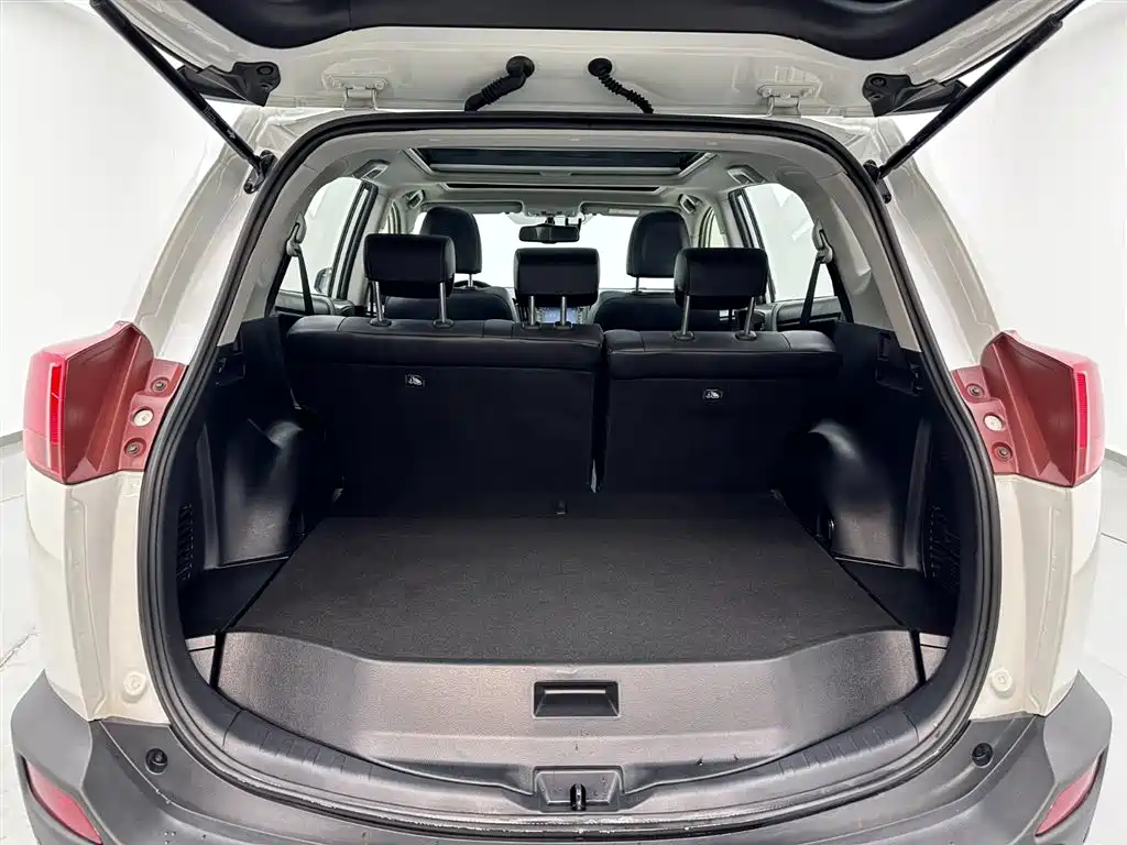 Toyota RAV4 2015 2.5L Automatic AWD Premium Edition 2015 - thumbnail 25