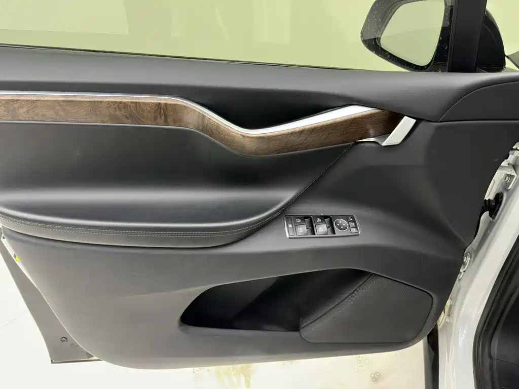 Tesla Model X 2017 Model X 100D Long Range Version 2017 - thumbnail 27