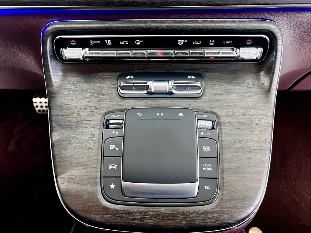 Mercedes-Benz Mercedes-Benz V-Class 2024 V 300 Exclusive Edition 2025 - thumbnail 17