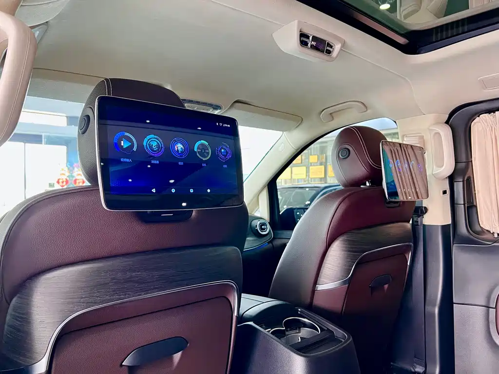 Mercedes-Benz Mercedes-Benz V-Class 2024 V 300 Exclusive Edition 2025 - thumbnail 20
