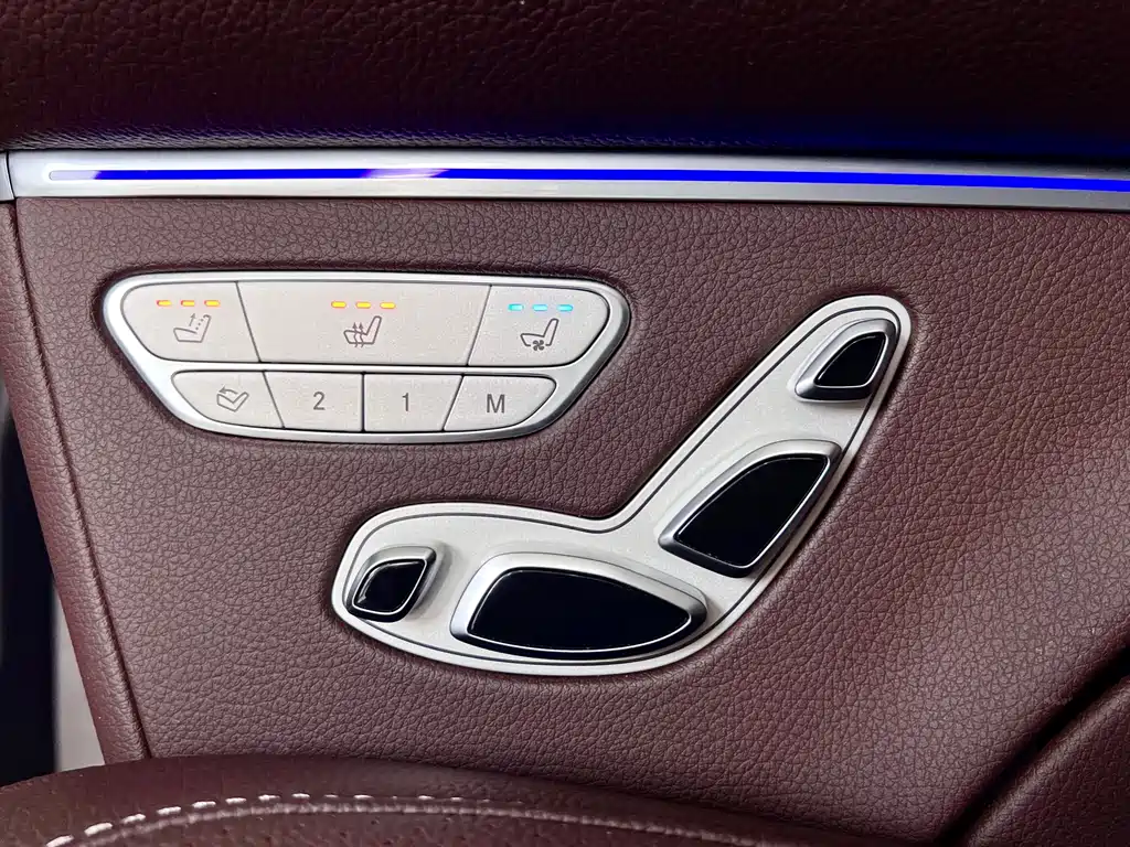 Mercedes-Benz Mercedes-Benz V-Class 2024 V 300 Exclusive Edition 2025 - thumbnail 22