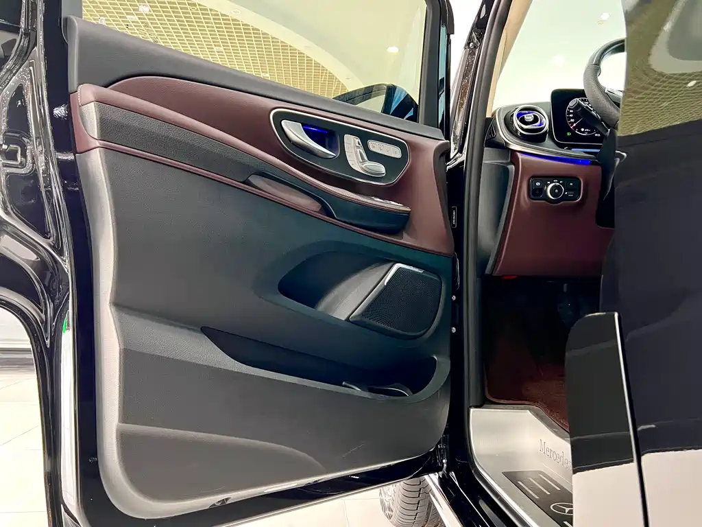Mercedes-Benz Mercedes-Benz V-Class 2024 V 300 Exclusive Edition 2025 - thumbnail 23