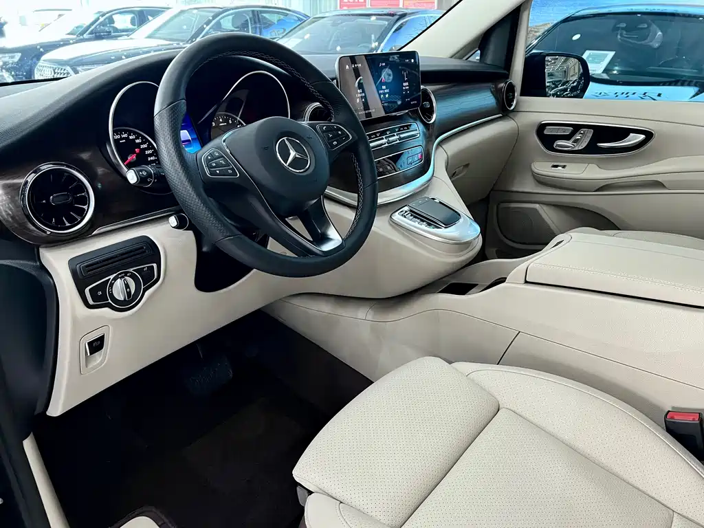 Mercedes-Benz Mercedes-Benz V-Class 2022 V 260 L Navigation Edition 2024 - thumbnail 7