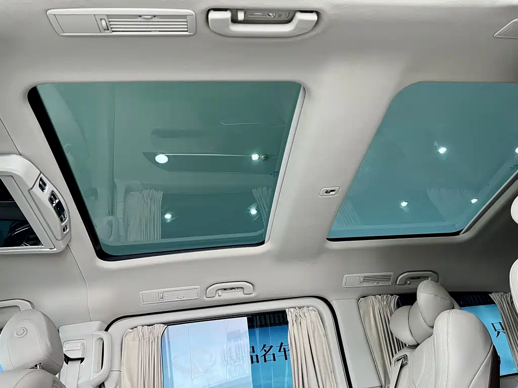 Mercedes-Benz Mercedes-Benz V-Class 2022 V 260 L Navigation Edition 2024 - thumbnail 12