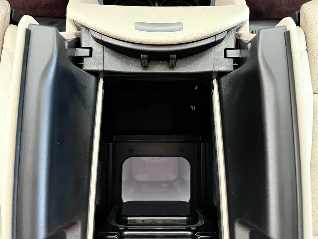Mercedes-Benz Mercedes-Benz V-Class 2022 V 260 L Navigation Edition 2024 - thumbnail 18