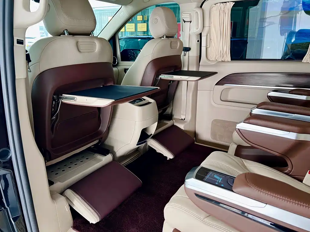 Mercedes-Benz Mercedes-Benz V-Class 2022 V 260 L Navigation Edition 2024 - thumbnail 19