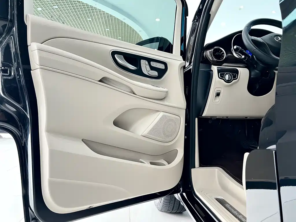 Mercedes-Benz Mercedes-Benz V-Class 2022 V 260 L Navigation Edition 2024 - thumbnail 22