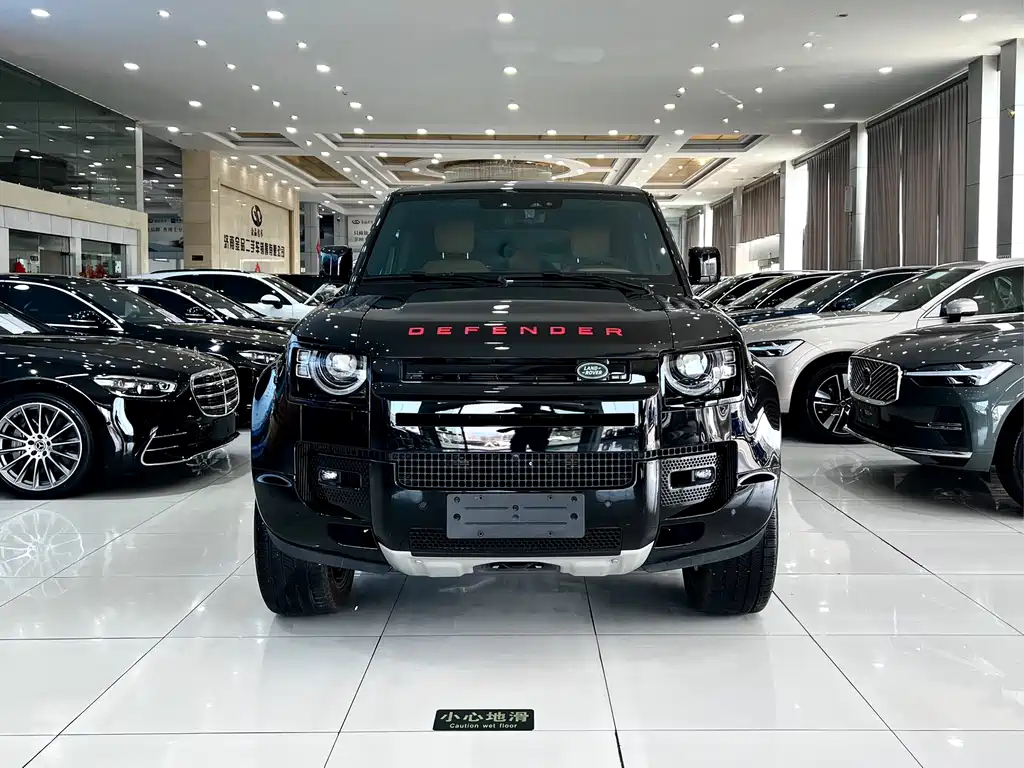 Land Rover Land Rover Defender 2024 110 5.0T V8 2024 - thumbnail 3