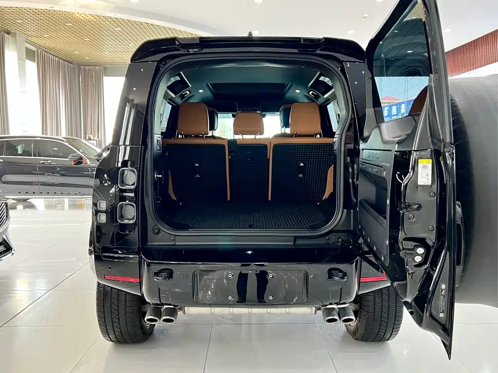 Land Rover Land Rover Defender 2024 110 5.0T V8 2024 - thumbnail 25