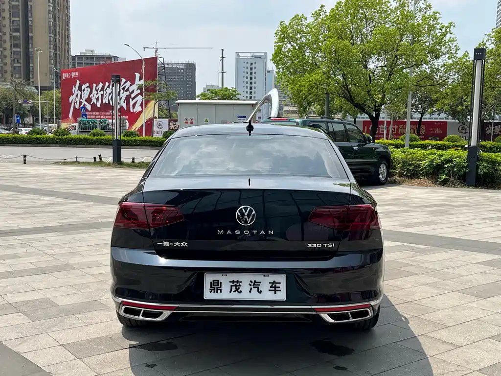 Volkswagen Magotan 2023 2 Million Units Commemorative Edition 330TSI DSG Luxury Model 2024 - thumbnail 4