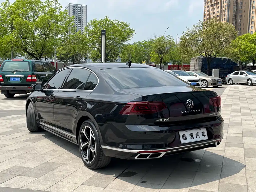 Volkswagen Magotan 2023 2 Million Units Commemorative Edition 330TSI DSG Luxury Model 2024 - thumbnail 8