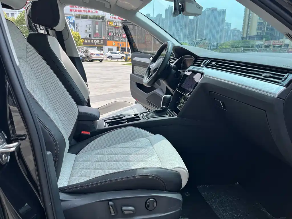 Volkswagen Magotan 2023 2 Million Units Commemorative Edition 330TSI DSG Luxury Model 2024 - thumbnail 14