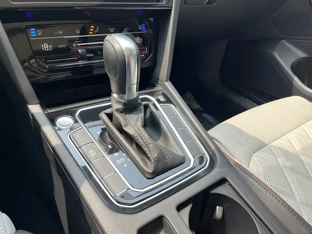 Volkswagen Magotan 2023 2 Million Units Commemorative Edition 330TSI DSG Luxury Model 2024 - thumbnail 24