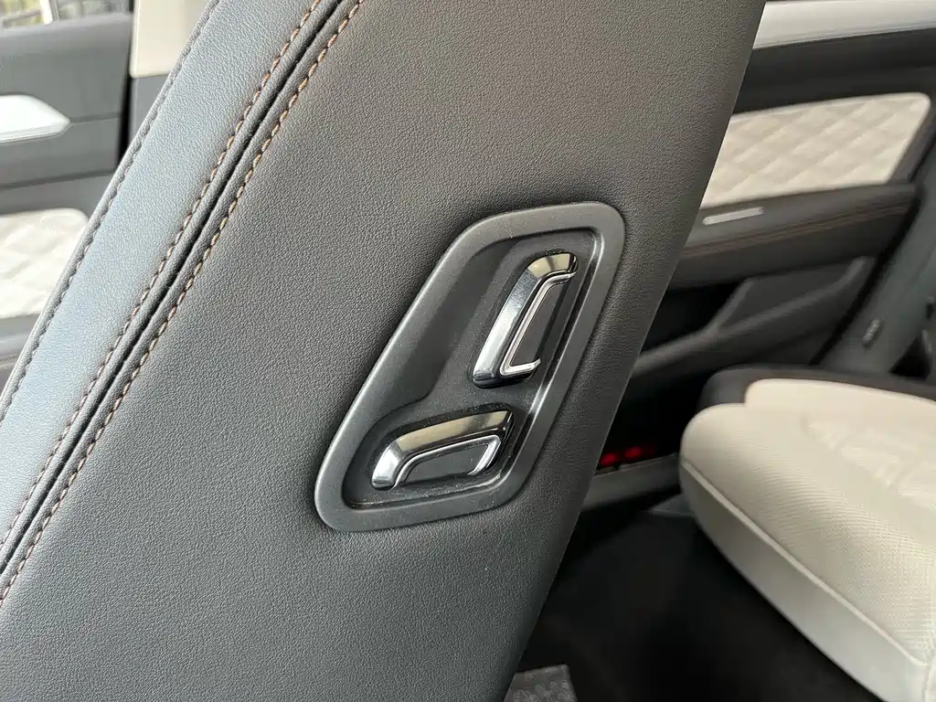 Volkswagen Magotan 2023 2 Million Units Commemorative Edition 330TSI DSG Luxury Model 2024 - thumbnail 25