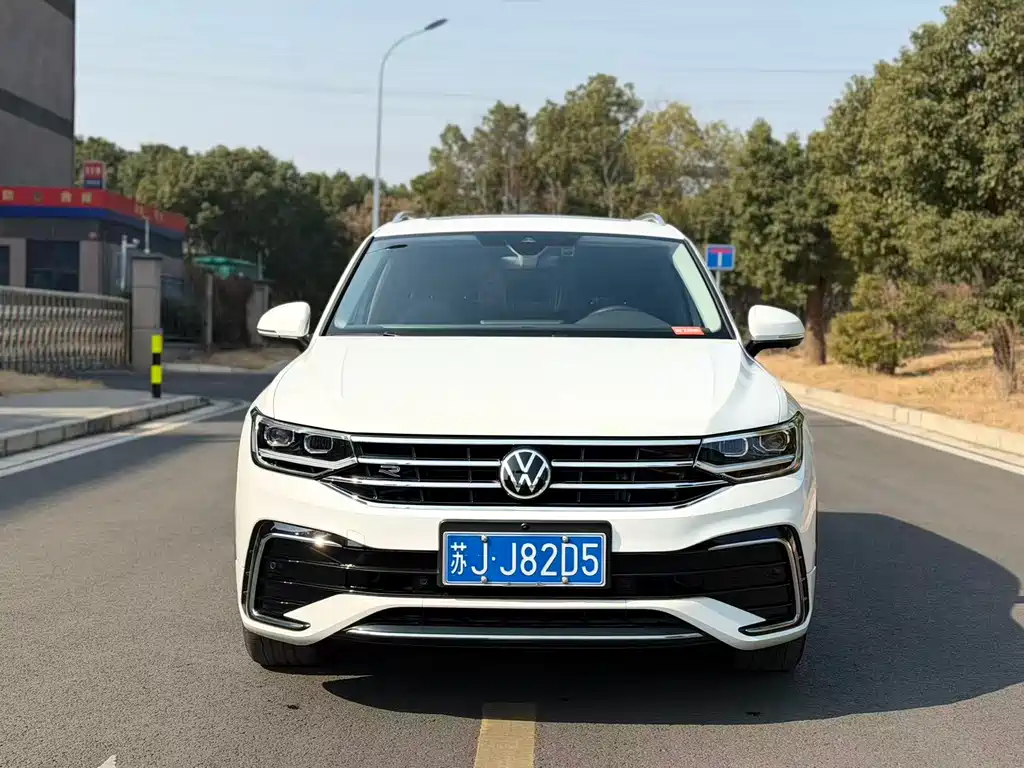 Volkswagen Tiguan L 2023 330TSI Automatic 2WD R-Line Premium Edition 2023 - thumbnail 2
