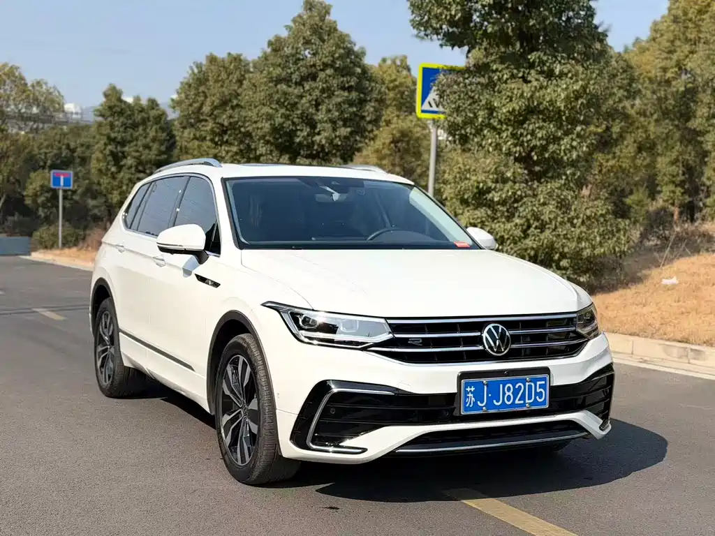 Volkswagen Tiguan L 2023 330TSI Automatic 2WD R-Line Premium Edition 2023 - thumbnail 3