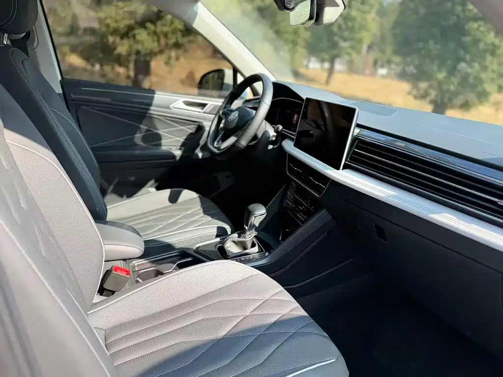 Volkswagen Tiguan L 2023 330TSI Automatic 2WD R-Line Premium Edition 2023 - thumbnail 7