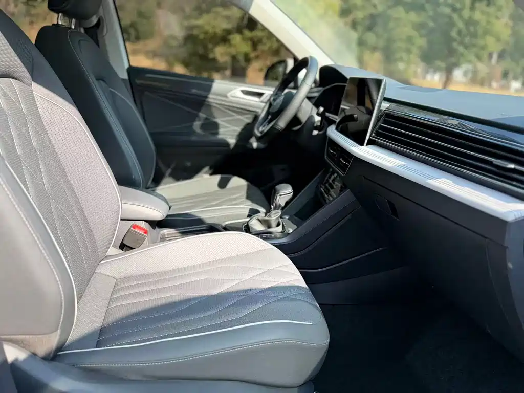 Volkswagen Tiguan L 2023 330TSI Automatic 2WD R-Line Premium Edition 2023 - thumbnail 8