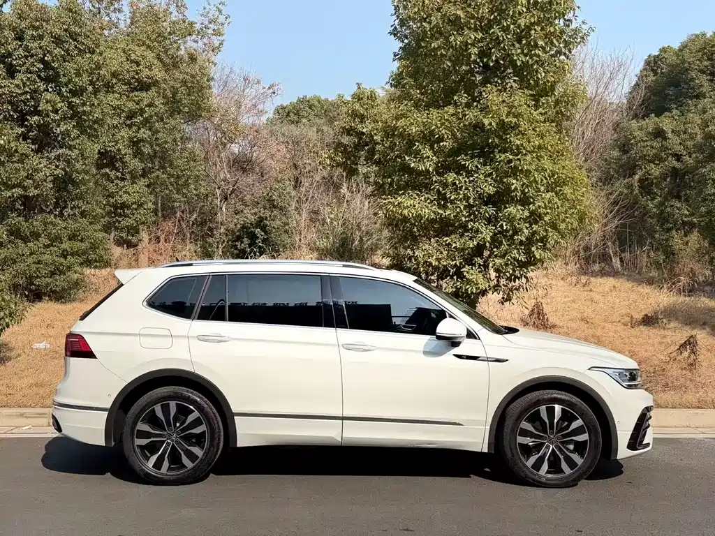 Volkswagen Tiguan L 2023 330TSI Automatic 2WD R-Line Premium Edition 2023 - thumbnail 14