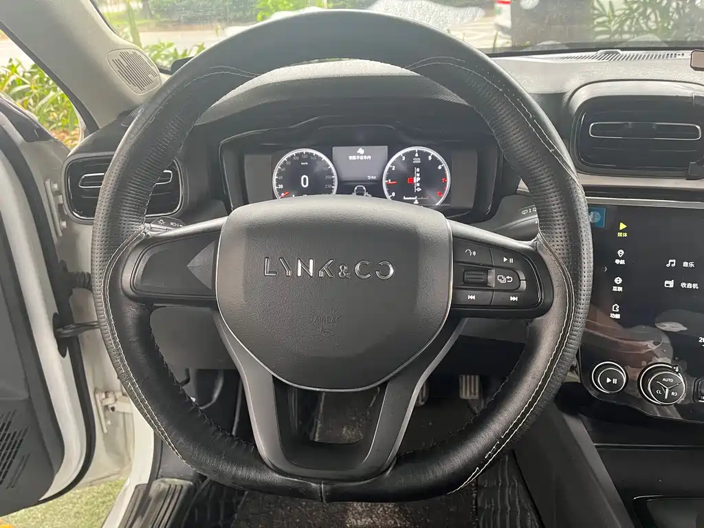 Lynk & Co Lynk & Co 02 2018 1.5T DCT FWD Pure Lite Edition China V 2018 - thumbnail 10