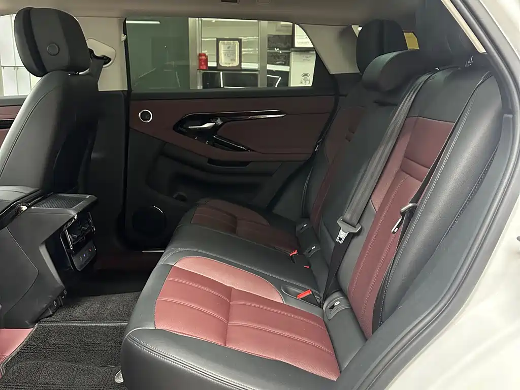 Land Rover Range Rover Evoque 2024 Range Rover Evoque L SE Prestige Light Edition 2024 - thumbnail 5
