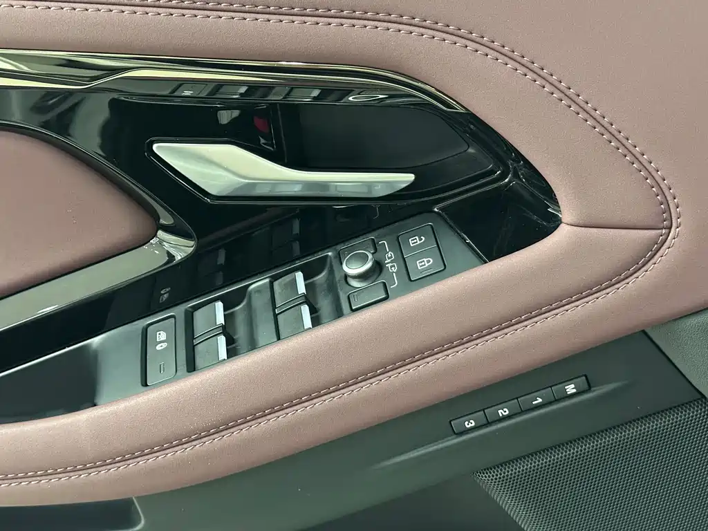 Land Rover Range Rover Evoque 2024 Range Rover Evoque L SE Prestige Light Edition 2024 - thumbnail 17