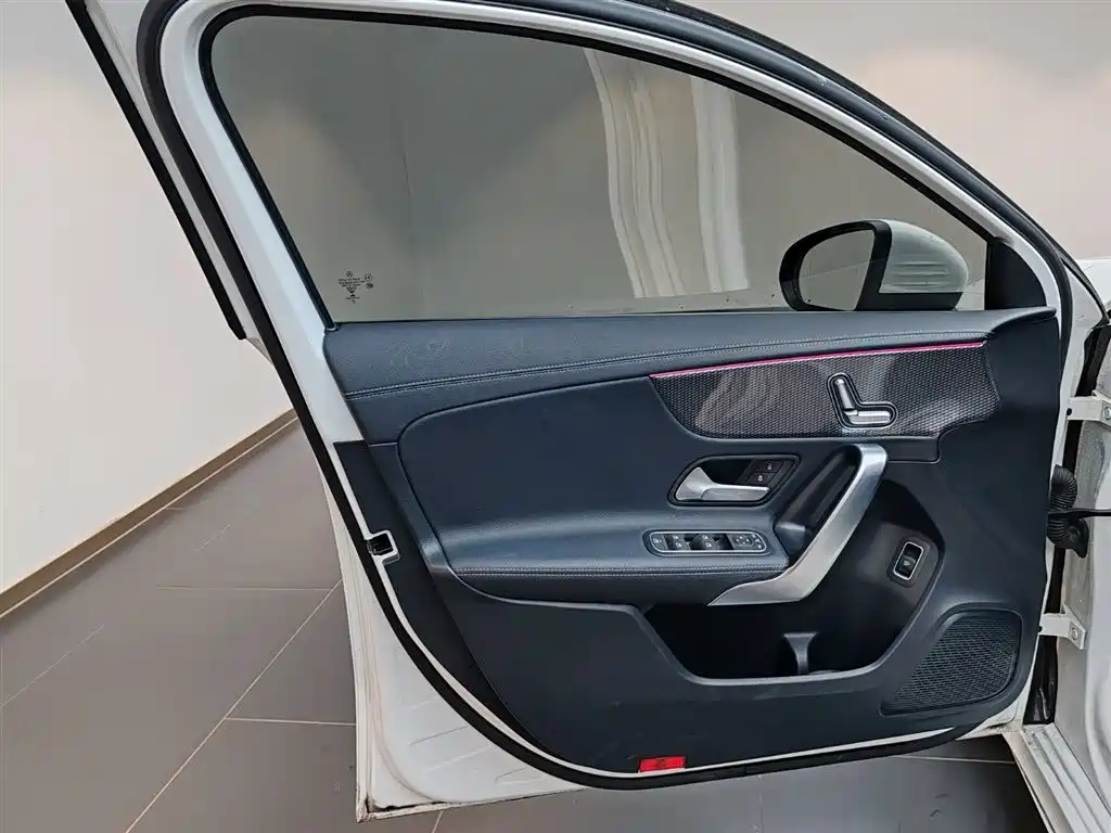 Mercedes-Benz Mercedes-Benz A-Class 2023 A 200 L Fashion Edition 2023 - thumbnail 19