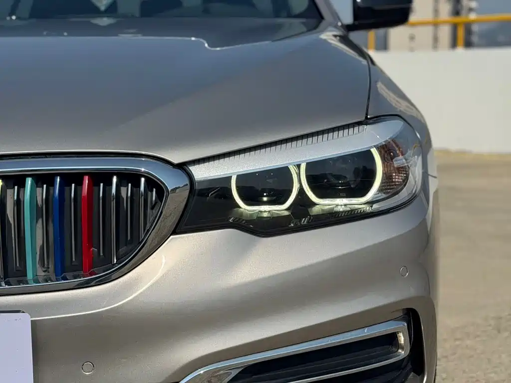 BMW BMW 5 Series 2019 525Li Luxury Package 2019 - thumbnail 4