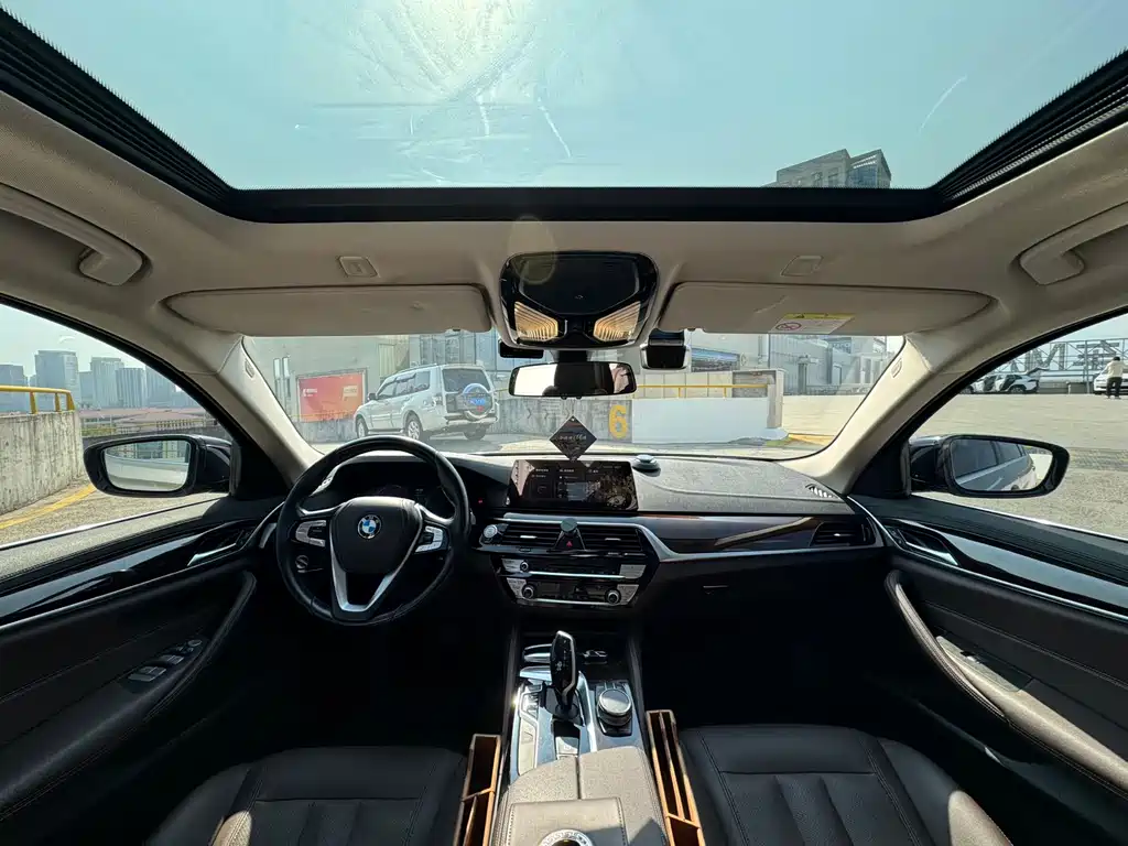 BMW BMW 5 Series 2019 525Li Luxury Package 2019 - thumbnail 10