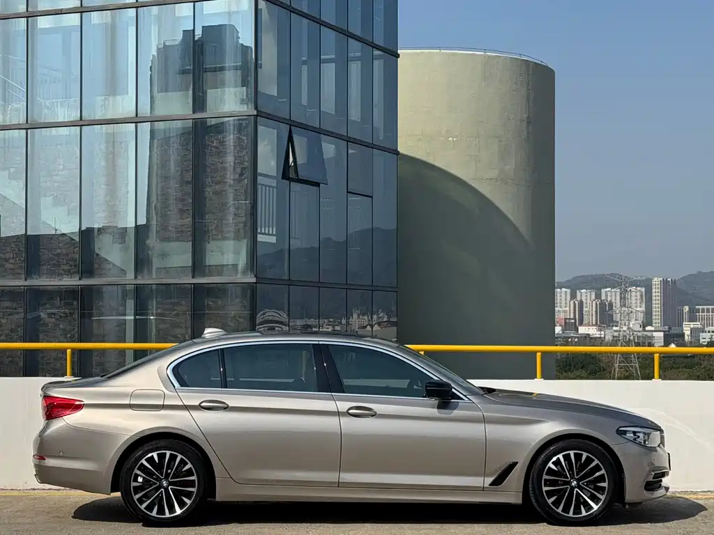BMW BMW 5 Series 2019 525Li Luxury Package 2019 - thumbnail 16