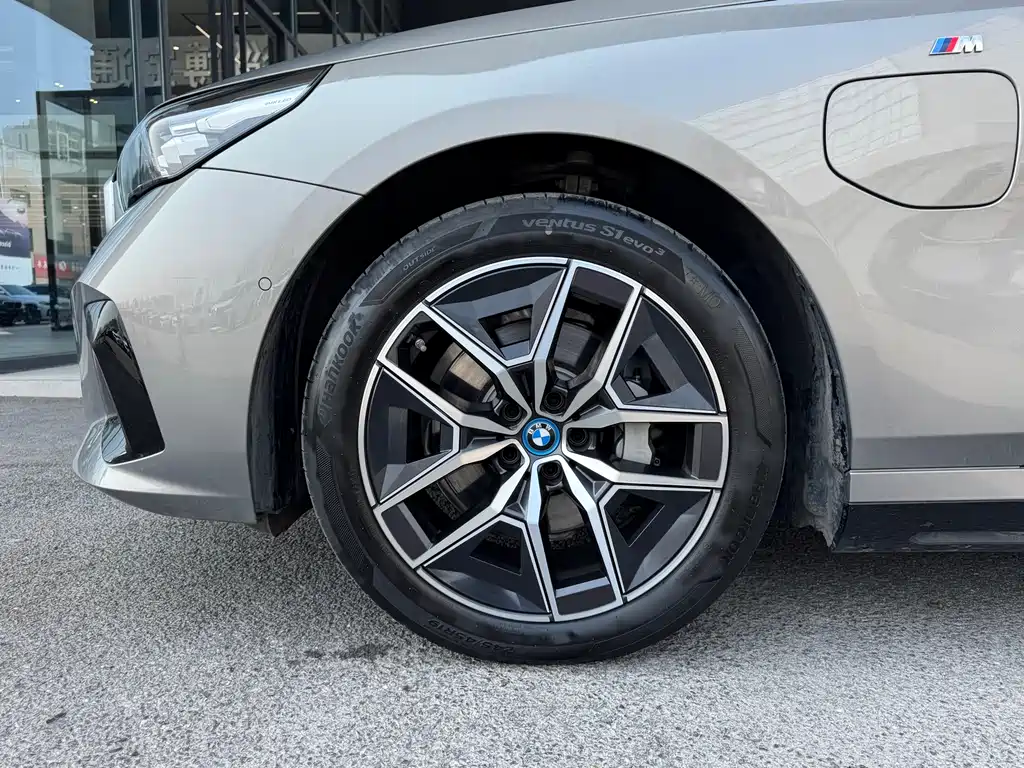 BMW BMW i5 2024 eDrive 35L M Sport Package 2025 - thumbnail 11