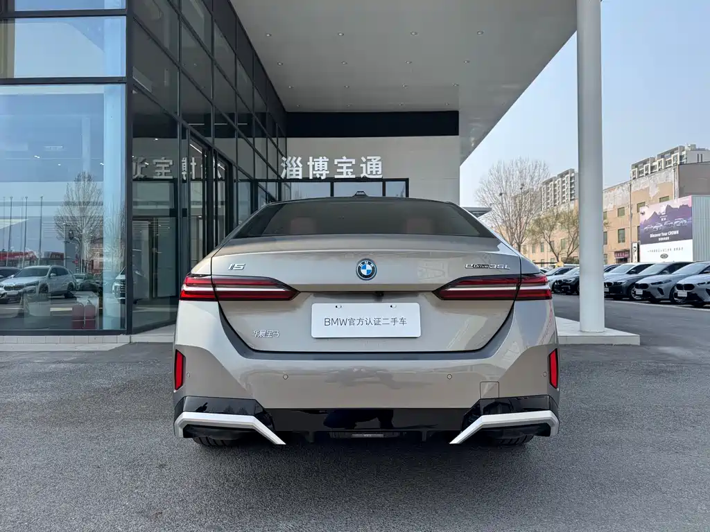 BMW BMW i5 2024 eDrive 35L M Sport Package 2025 - thumbnail 12