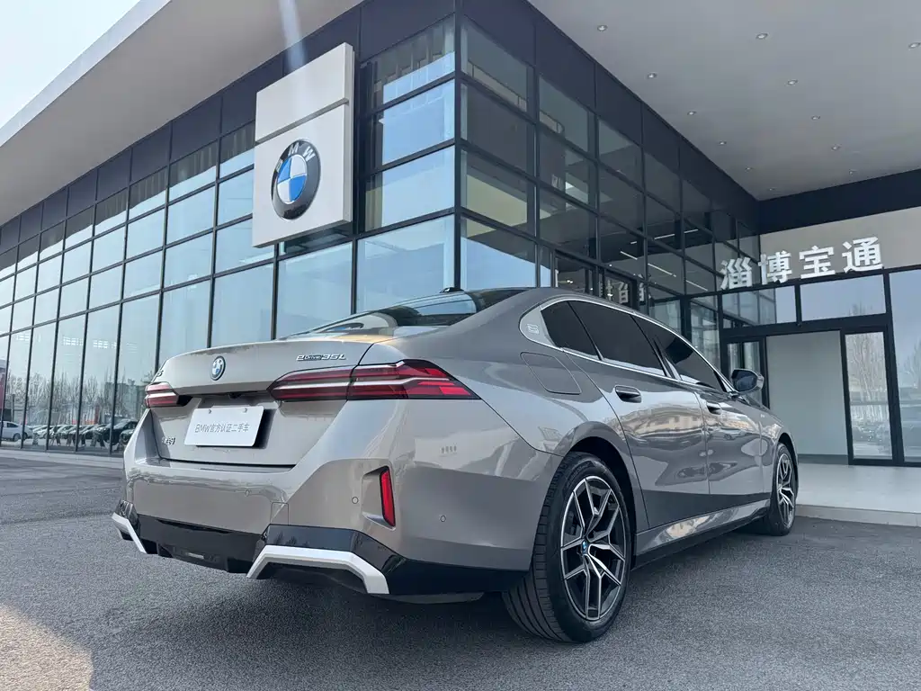 BMW BMW i5 2024 eDrive 35L M Sport Package 2025 - thumbnail 13