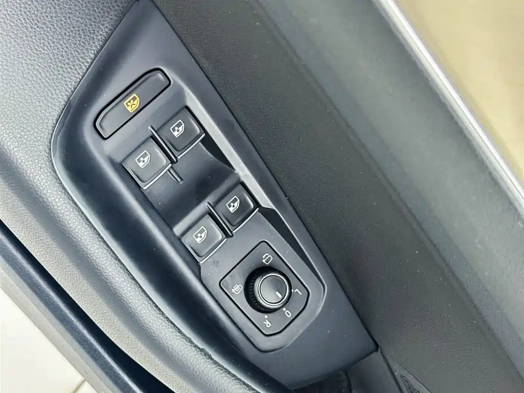 Volkswagen FAW-Volkswagen CC 2019 330TSI Elegant Edition China V 2019 - thumbnail 9