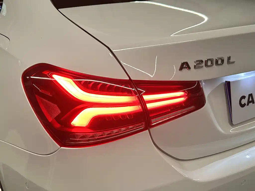 Mercedes-Benz Mercedes-Benz A-Class 2021 A 200 L Sport Sedan Fashion Edition 2021 - thumbnail 18