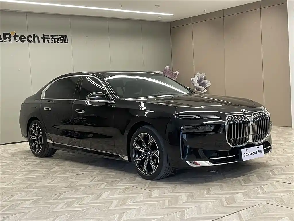 BMW BMW 7 Series 2023 735Li Luxury Package 2023 - thumbnail 2