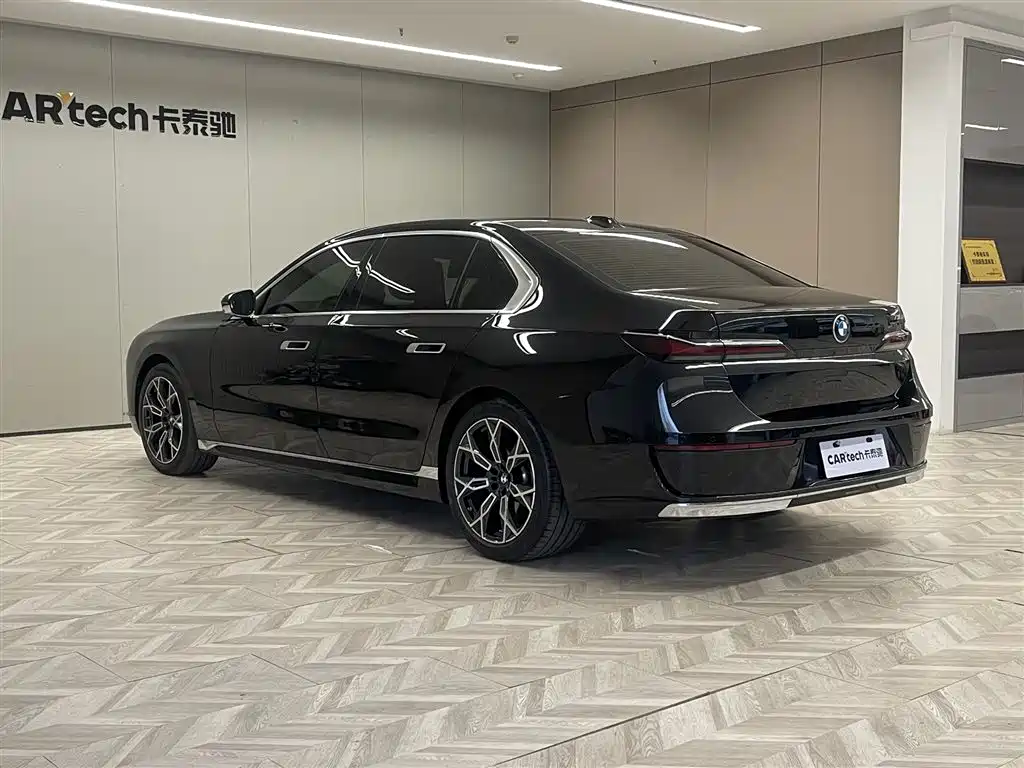 BMW BMW 7 Series 2023 735Li Luxury Package 2023 - thumbnail 7