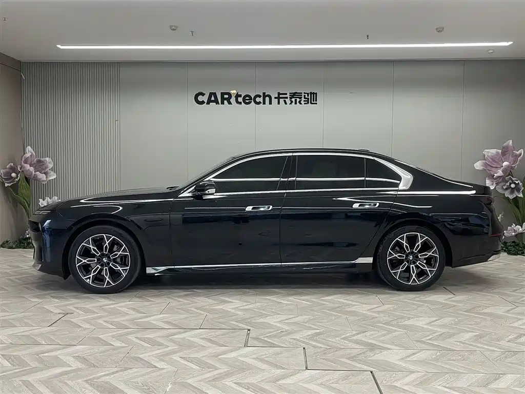 BMW BMW 7 Series 2023 735Li Luxury Package 2023 - thumbnail 8