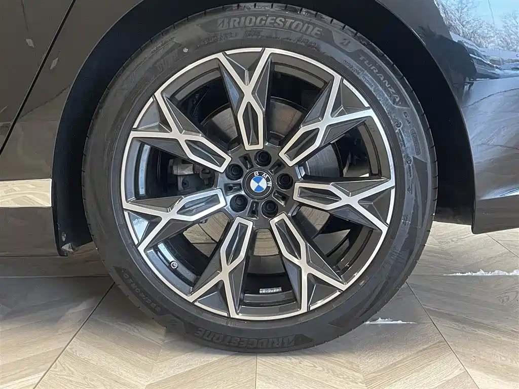 BMW BMW 7 Series 2023 735Li Luxury Package 2023 - thumbnail 11