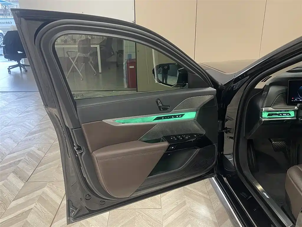 BMW BMW 7 Series 2023 735Li Luxury Package 2023 - thumbnail 15