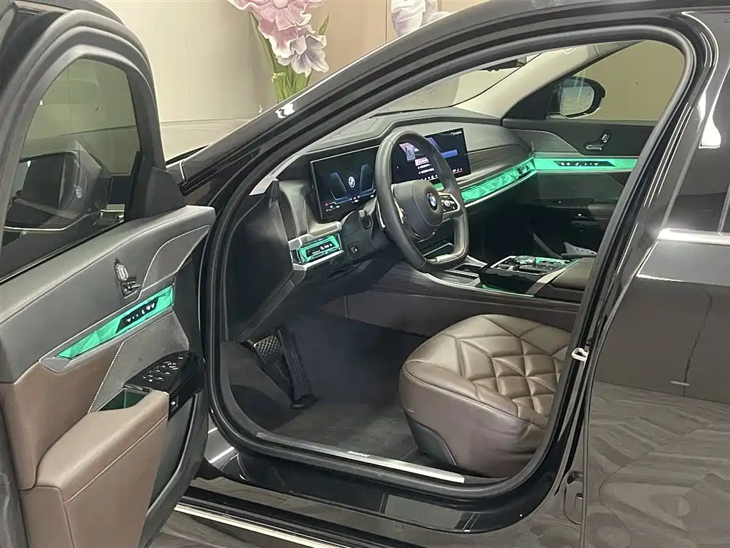 BMW BMW 7 Series 2023 735Li Luxury Package 2023 - thumbnail 16