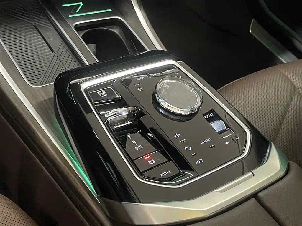 BMW BMW 7 Series 2023 735Li Luxury Package 2023 - thumbnail 19