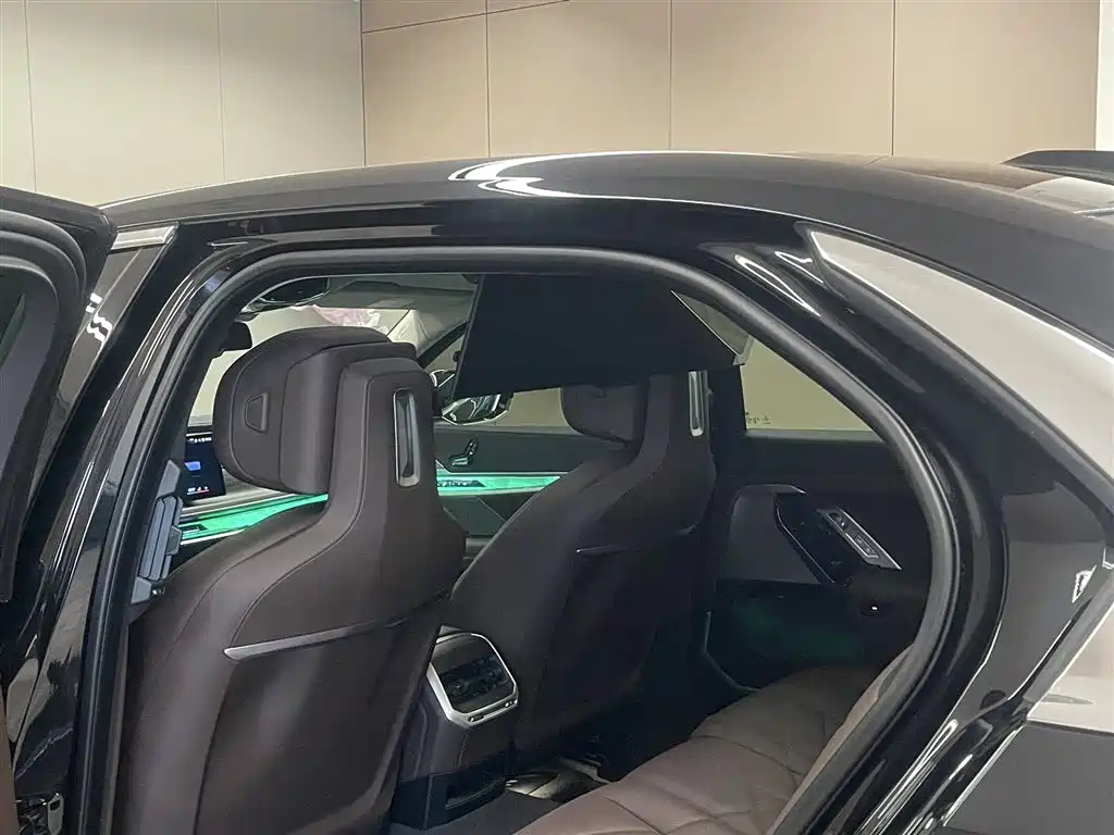 BMW BMW 7 Series 2023 735Li Luxury Package 2023 - thumbnail 23