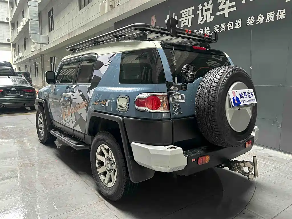 Toyota Toyota Land Cruiser FJ 2018 4.0L Middle East Edition 2020 - thumbnail 2
