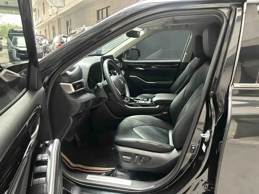 Toyota Toyota Highlander Hybrid 2.5L Two-Wheel Drive Premium Edition 7-Seat 2022 Model 2023 - thumbnail 3
