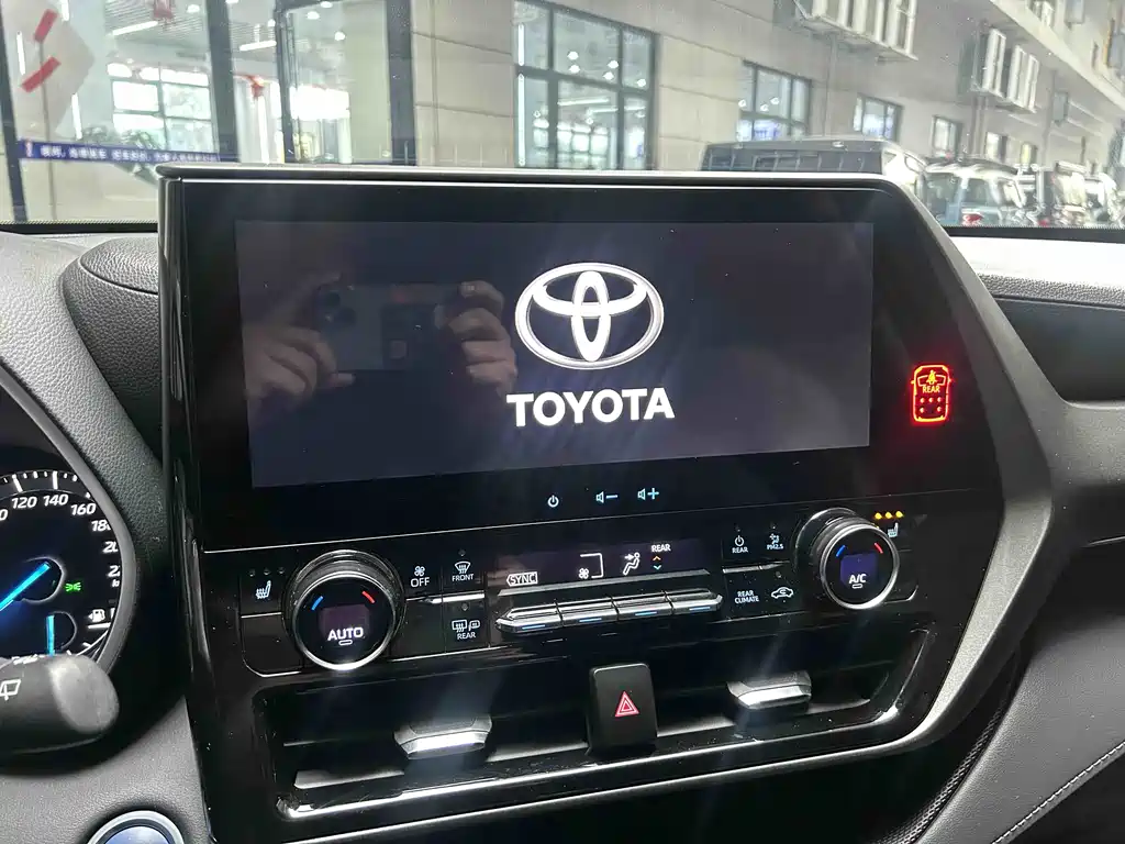 Toyota Toyota Highlander Hybrid 2.5L Two-Wheel Drive Premium Edition 7-Seat 2022 Model 2023 - thumbnail 9